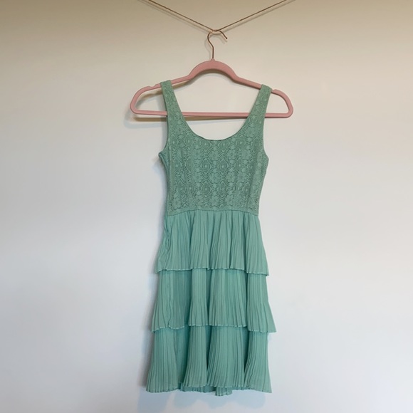 Dynamite Dress - Picture 3 of 3